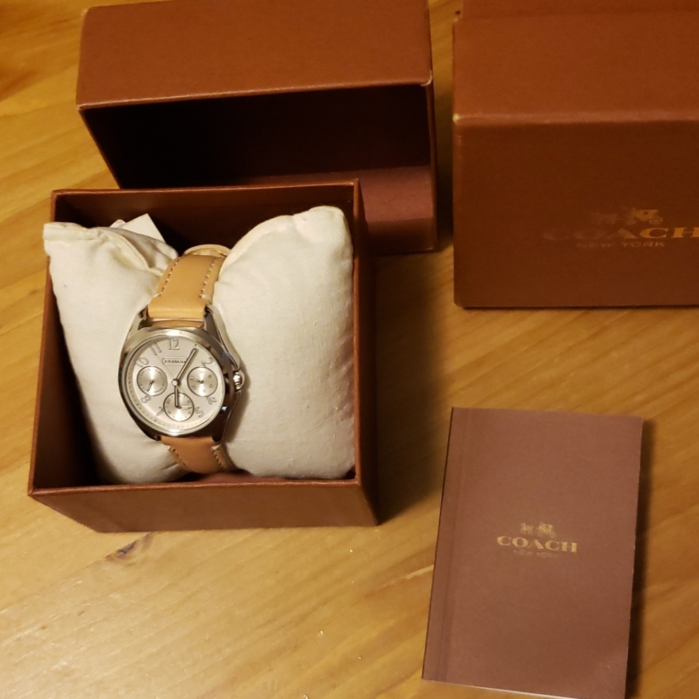 Genuine Leather COACH Watch - Picture 7 of 8